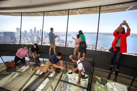 how many floors are in the space needle